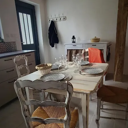 Le Chai D'auguste بيت للعطل